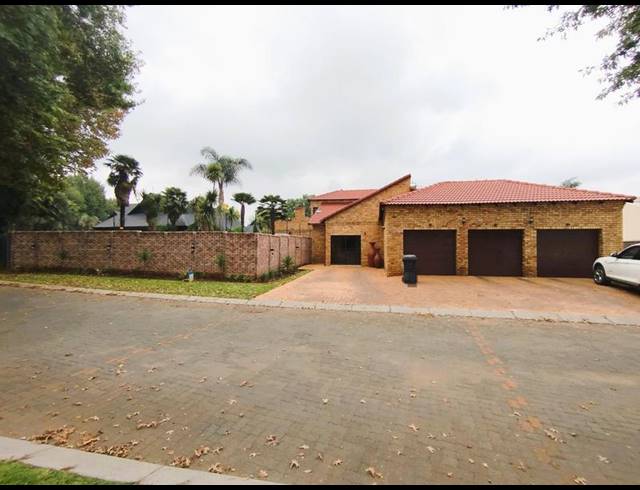 4 BEDROOM HOUSE FOR SALE IN SONNEVELD